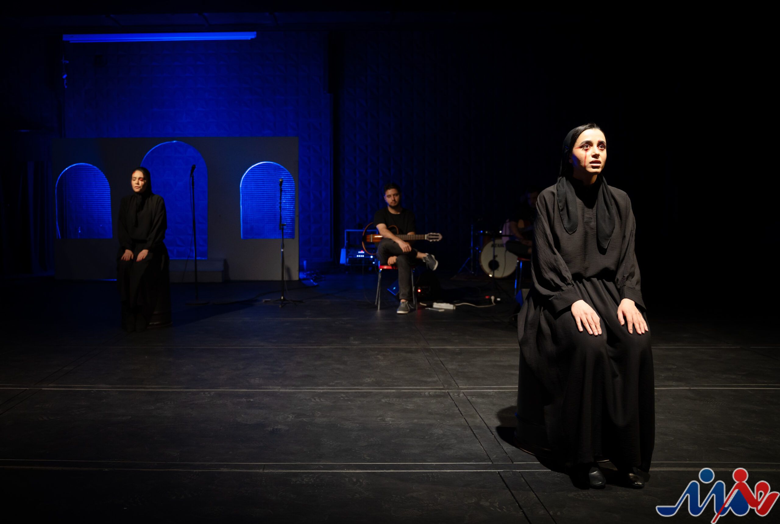 این نمایش روایت عاشقانه‌‌هایی زنانه است