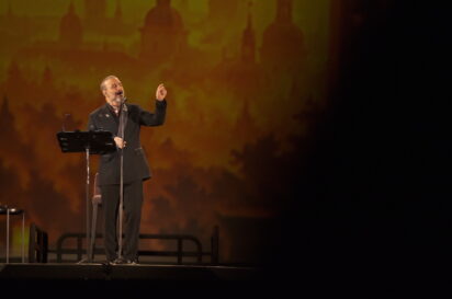 اجرای علیرضا قربانی در استادیوم آزادی تهران