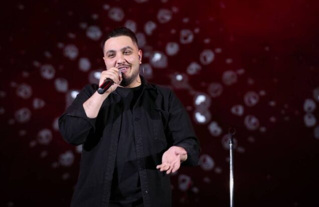 آرون افشار برای «ایران» خواند؛ جای این کار خالی بود