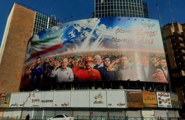 «منم سرباز ایران» به دیوارنگاره میدان ولیعصر (عج) رسید