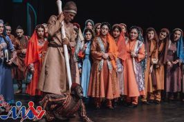 چه تعداد تماشاگر به تماشای تئاتر گلاب آدینه رفتند؟