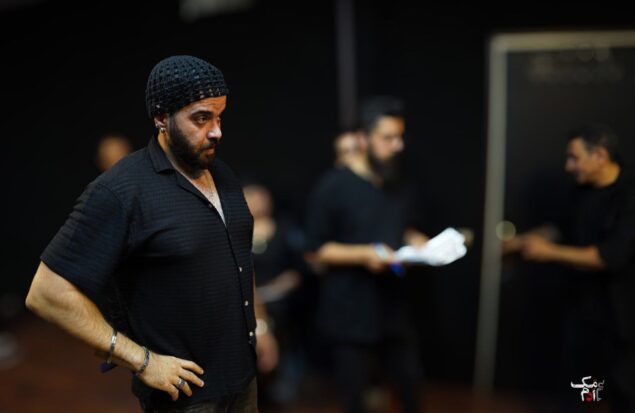 کافه مک ادم روی صحنه می رود