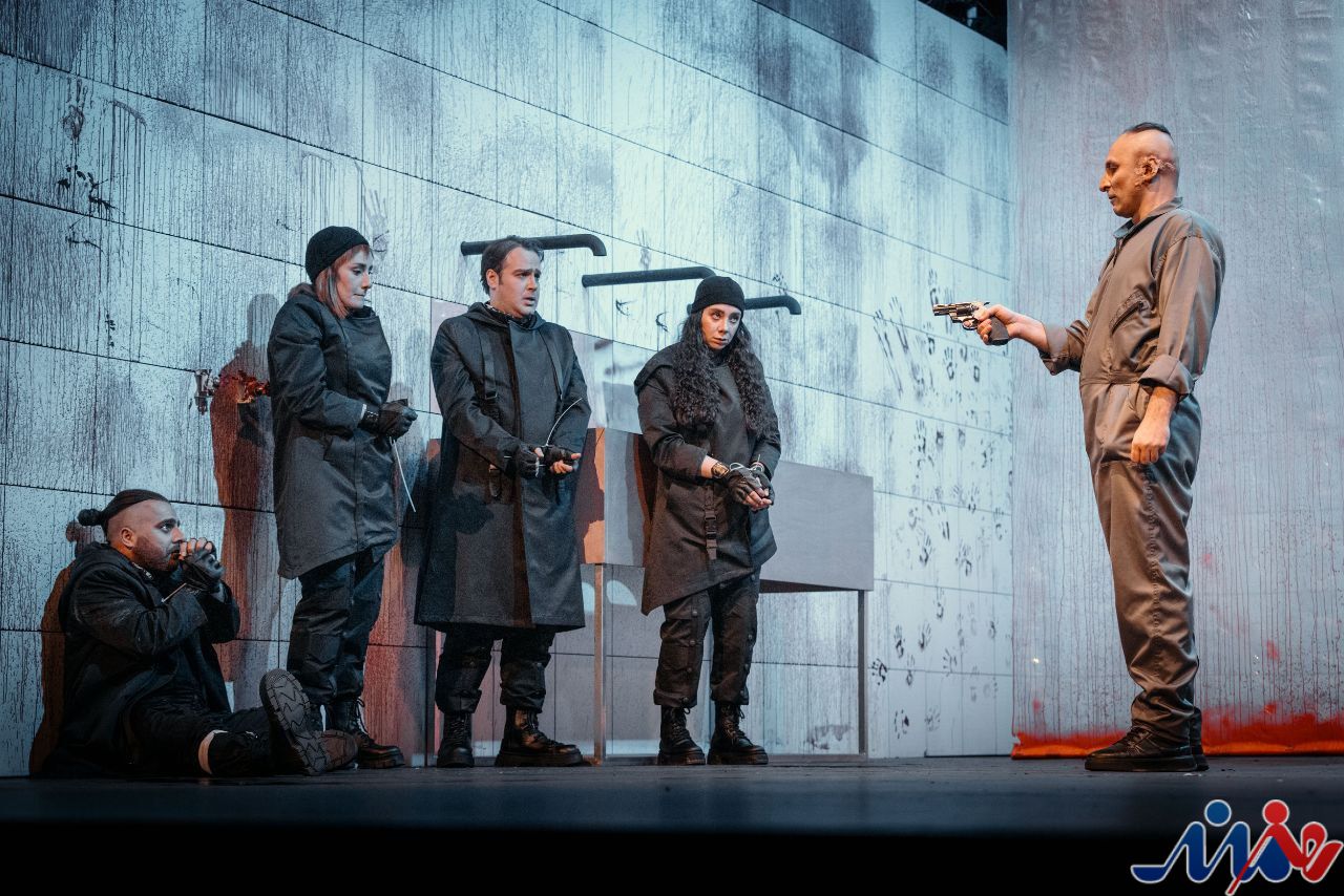 تئاتر شبیه جادو در دنیای فانتزی است