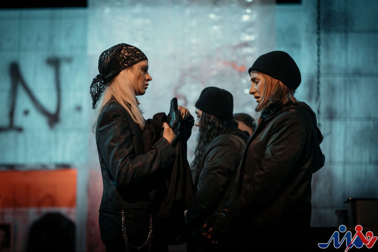 تئاتر شبیه جادو در دنیای فانتزی است