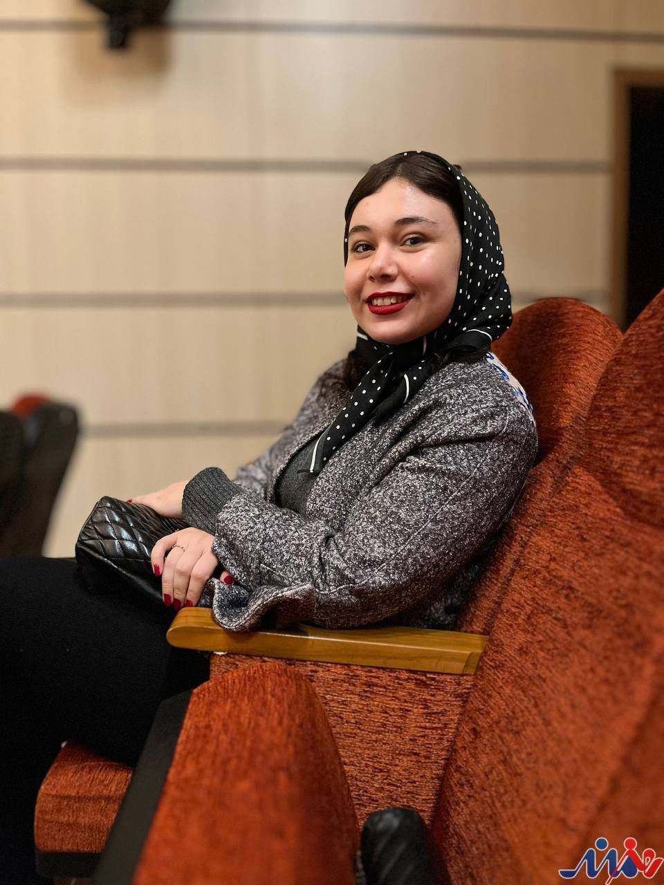 نرگس ویسی، بازیگر، عروسک‌ساز، عروسک‌گردان، طراح صحنه و کارگردان