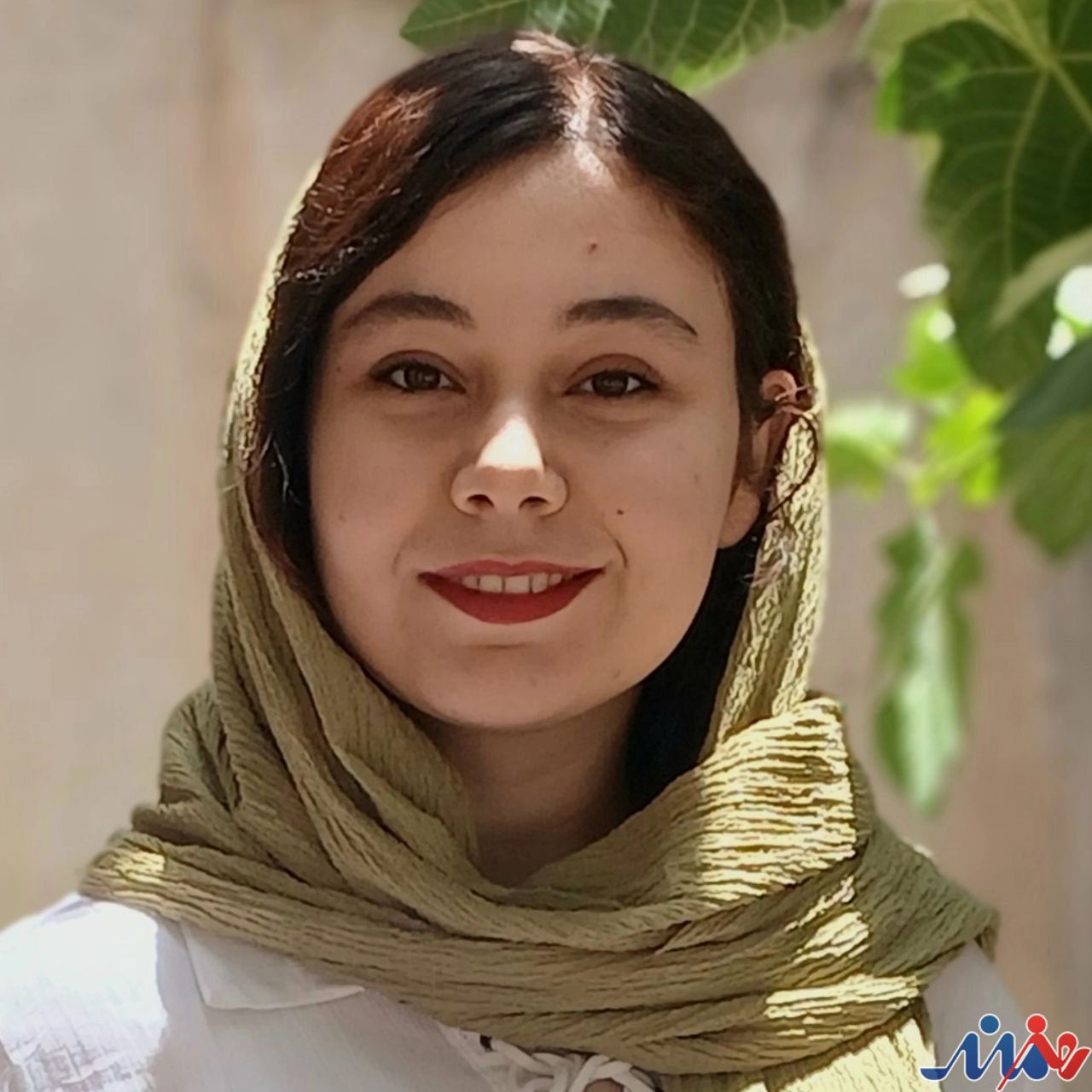 نرگس ویسی، بازیگر، عروسک‌ساز، عروسک‌گردان، طراح صحنه و کارگردان