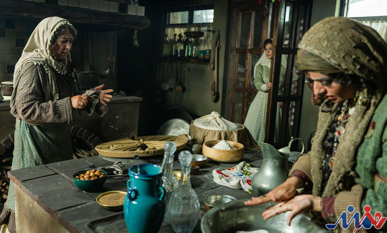 نمادها و رنگ‌ها شخصیتی مستقل در روایت‌ سریال دارند! / بازآفرینی معماری قاجار به کمک طراحی صحنه