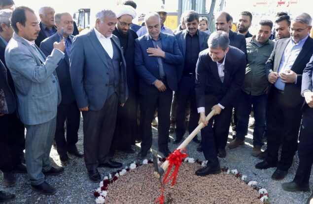 به گزارش هنرمندنیوز: در آیین افتتاح یکی از این طرح‌ها، اکبر پولادی تعبیر جالبی درباره نحوه فعالیت استاندار اصفهان به کار برد و گفت: «جمالی‌نژاد با اقدامات شبانه‌روزی خود خواب را از چشمان مدیران ربوده است!»