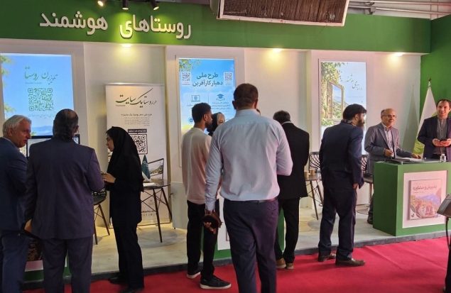 به گزارش هنرمندنیوز به نقل از روستا آنلاین، حسین زارعی مدیر طرح ملی هر روستا یک سایت با بیان این مطلب اظهار داشت که دهیاران و بخشداران می‌توانند با حضور در پاویون روستاهای هوشمند و غرفه روستا سایت سالن ۱۲ و ۱۳ نمایشگاه‌های بین‌المللی تهران برای ساخت و فعال‌سازی وبسایت اختصاصی روستای خود اقدام کنند.