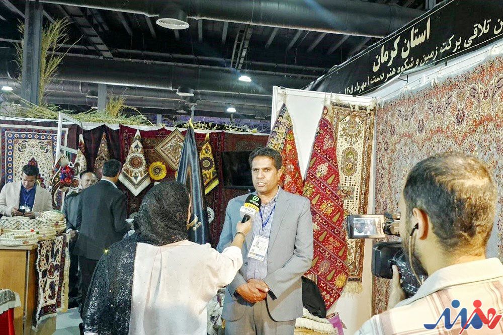 به گزارش  هنرمندنیوز به نقل از روستا آنلاین، بخشدار کنارصندل شهرستان جیرفت استان کرمان در حاشیه برگزاری ششمین نمایشگاه بین‌المللی توانمندی‌های روستایی و عشایری در گفت‌وگو با خبرنگار روستا تی‌وی با بیان این مطلب گفت: امسال در نمایشگاه توانمندی‌های روستایی و عشایری که از روز پانزدهم مهرماه در محل دائمی نمایشگاه‌های بین‌المللی تهران برگزار می‌شود، استان کرمان نیز با شعار «سرزمین تلاقی برکت زمین و شکوه هنر دست» در آن غرفه‌ دارد.