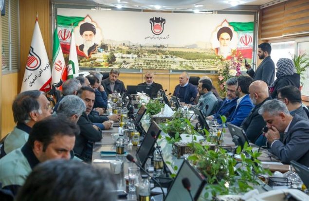 به گزارش هنرمندنیوز: دکتر علی نیکزاد، نایب‌رئیس اول مجلس شورای اسلامی، به همراه دکتر مهدی جمالی‌نژاد استاندار اصفهان، روز جمعه ۲۸ آذرماه با حضور در ذوب‌آهن اصفهان، ضمن بازدید از خطوط تولید و ادای احترام به شهدای گمنام، در نشستی تخصصی به بررسی مسائل، چالش‌ها و نیازهای این شرکت پرداختند.