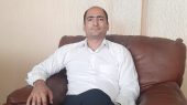 به گزارش هنرمندنیوز، حمید شهبازیان، مخترع و مبتکر این سیستم در گفت‌وگویی درباره جزییات این سیستم با اشاره به سابقه فعالیت خود درباره انرژی‌های تجدیدپذیر اظهار داشت: بیش از یک دهه است که درخصوص انرژی‌های تجدیدپذیر، کارهای تحقیقاتی زیادی انجام می‌دهم که یکی از آنها ثبت اختراع «سامانه رانش کشتی‌های غول پیکر» است که می‌تواند جایگزین موتورهای دیزلی و اتمی در کشتی‌های پهن پیکر شود و با دریافت انرژی از امواج دریا، سوخت مورد نیاز کشتی را تأمین کند و دیگر احتیاجی به سوخت‌های فسیلی با کربن بالا و حتی اتمی نیست.