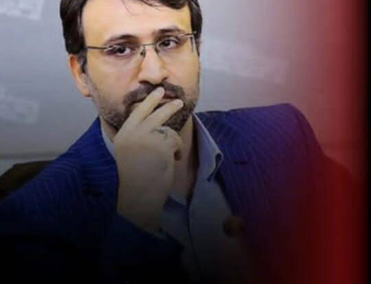 به گزارش هنرمندنیوز: پیرو اقدامات آقای هاشم میرزاخانی مدیر عامل سابق موسسۀ سینما شهر و علی رغم هشدارهای متعدد این اتحادیه دربارۀ مشکلات جدی سروِرهای موسوم به «خلیج» و با توجه به ابهامات پیش آمده به عنوان تنها مرجع صنفی تخصصی خدمات فنی و پشتیبانی تولید سینمای ایران لازم دانسته مجدداً نکاتی را به اطلاع بر‌ساند: