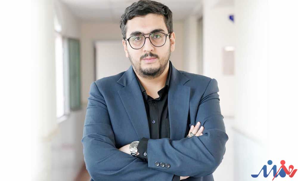 به گزارش هنرمندنیوز: از طریق یک سازوکار قانونی به نام «تجمیع مالیاتی»، آنها مجازند زیان‌های یک پروژه را از سود پروژه دیگر کسر کنند. در عمل، این به معنای آن است که سود حاصل از گنجینه ملی، به جای سرازیر شدن به مخزن خزانه، صرف پر کردن چاله‌های مالی پروژه‌های دیگر می‌شود. این نشتی مداوم، دولت‌ها را به سمت یک استراتژی هوشمندانه سوق داده است: «استراتژی سیلو‌های مالیاتی» یا حصارکشی (Ring-Fencing)؛ رویکردی که هر پروژه معدنی را در یک سیلوی مالی مجزا و غیرقابل نفوذ قرار می‌دهد.