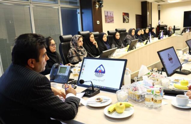 شناسایی توانمندی‌های زنان شاغل در گروه اهداف اولویت مدیریت جدید است، نشست هم‌اندیشی دکتر حبیب خراسانی، مشاور مدیرعامل و معاون منابع انسانی و پشتیبانی گروه با بانوان شاغل در مجموعه اهداف بر گزار شد.