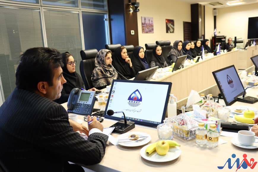شناسایی توانمندیهای زنان شاغل در گروه اهداف اولویت مدیریت جدید است، نشست هماندیشی دکتر حبیب خراسانی، مشاور مدیرعامل و معاون منابع انسانی و پشتیبانی گروه با بانوان شاغل در مجموعه اهداف بر گزار شد.