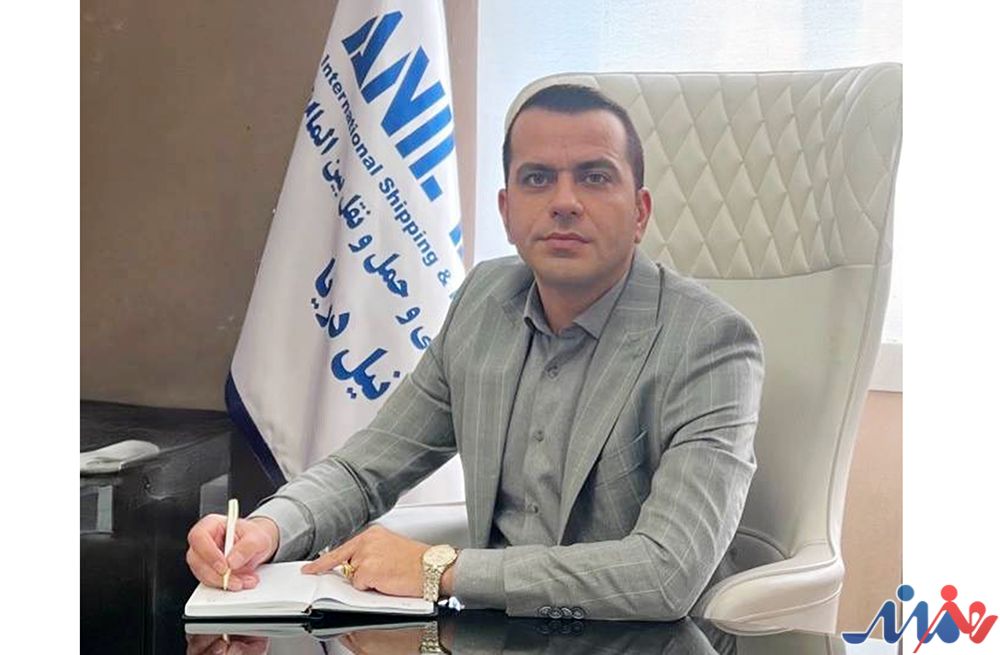 به گزارش هنرمندنیوز: در منطقه خاورمیانه، نمونه‌های موفق از عربستان، امارات و عمان نشان داده‌اند که توسعه بنادر، شبکه‌های حمل‌ونقل دریایی و ریلی، پارک‌های لجستیکی و زیرساخت‌های دیجیتال، زمانی به نتیجه رسیده‌اند که بخش خصوصی قدرتمند، سرمایه‌گذار و بین‌المللی در خط مقدم قرار داشته است. این الگو ثابت می‌کند که موتور اصلی تحول لجستیک در جهان امروز، دولت‌ها نیستند؛ بلکه بخش خصوصی چابک، متخصص و جهانی است که مسیرهای تجارت را بازتعریف می‌کند.