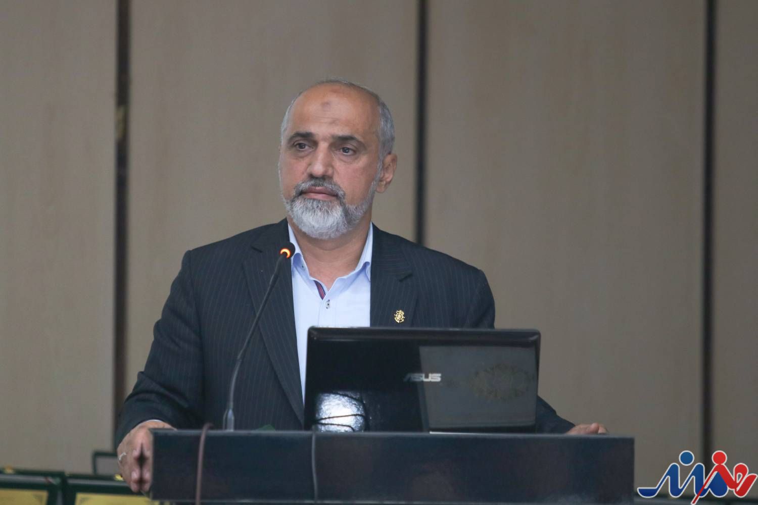 به گزارش هنرمندنیوز: عضو هیأت عامل و معاون امور دریایی سازمان بنادر و دریانوردی با بیان این مطلب در نخستین همایش سالانه راهنمایان کشتی نگین سبز اظهار داشت: شما دریاییان و دریادلان بزرگ که به‌عنوان راهنما فعالیت می‌کنید و همچنین تیم‌هایی که در قالب کشتی‌بانان در دفاتر خدمات دریایی حضور دارند، از نظافتچی گرفته تا دیگر امور، همه ما در نهایت اعضای یک خانواده هستیم.