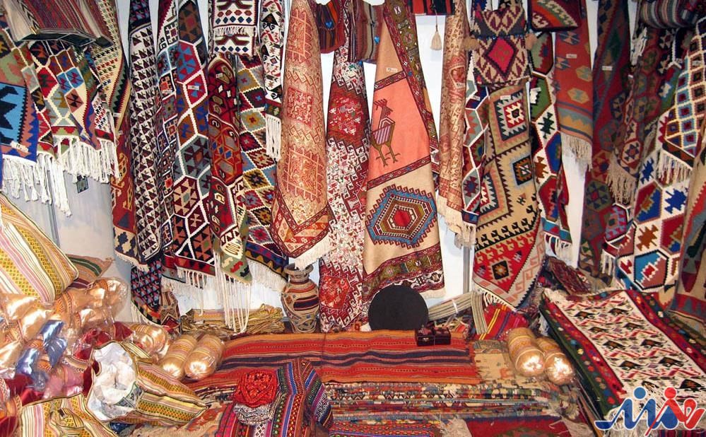 ۱۷ شهر و روستای ایران در فهرست جهانی صنایع‌دستی، معاون صنایع‌دستی وزارت میراث‌فرهنگی اعلام کرد: روستاهای ایران چنان قدرتمند هستند که می‌توانند تمامی به عنوان روستاهای جهانی صنایع‌دستی شناخته شوند.