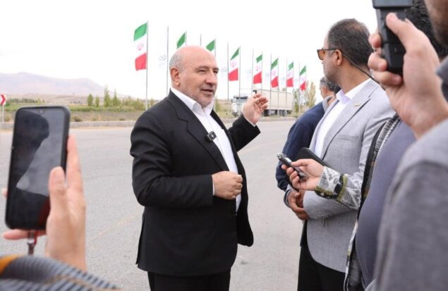 به گزارش هنرمندنیوز، در جریان سفر جمعی از مدیران رسانه‌های کشور به منطقه آزاد ماکو، مدیرعامل منطقه آزاد ماکو حین بازدید از پروژه‌های در دست اجرای منطقه آزاد ماکو در گفت‌وگو با مدیران رسانه، چشم‌انداز توسعه بزرگترین منطقه آزاد ایران را تشریح کرد.