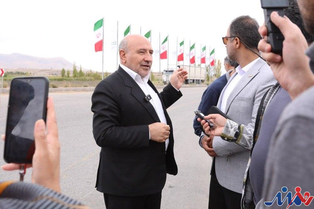 به گزارش هنرمندنیوز، در جریان سفر جمعی از مدیران رسانه‌های کشور به منطقه آزاد ماکو، مدیرعامل منطقه آزاد ماکو حین بازدید از پروژه‌های در دست اجرای منطقه آزاد ماکو در گفت‌وگو با مدیران رسانه، چشم‌انداز توسعه بزرگترین منطقه آزاد ایران را تشریح کرد.