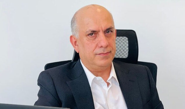 به گزارش هنرمندنیوز به نقل از روابط عمومی گلدیران، سامانه جامع تجارت با هدف شفاف‌سازی و تسهیل فرآیندهای تجاری راه‌اندازی شده است؛ اما مدیران شرکت‌های تولیدی و وارداتی از جمله گلدیران از ناکارآمدی این سامانه، پیچیدگی‌های غیرضروری، خطاهای مکرر و نبود پاسخ‌گویی مشخص انتقاد می‌کنند.