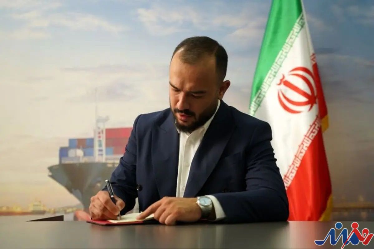 به  گزارش هنرمندنیوز: محمد اورعی با اشاره به فعالیت‌های هلدینگ اتحاد گفت: این مجموعه از سال ۱۳۹۸ فعالیت خود را آغاز کرده و اکنون با بیش از ۷۰ نفر پرسنل، یکی از تیم‌های بزرگ در حوزه کشتیرانی و حمل‌ونقل بین‌المللی کشور محسوب می‌شود. خدمات ما شامل حمل‌ونقل بین‌المللی، خدمات بندری و جابه‌جایی کالا است.