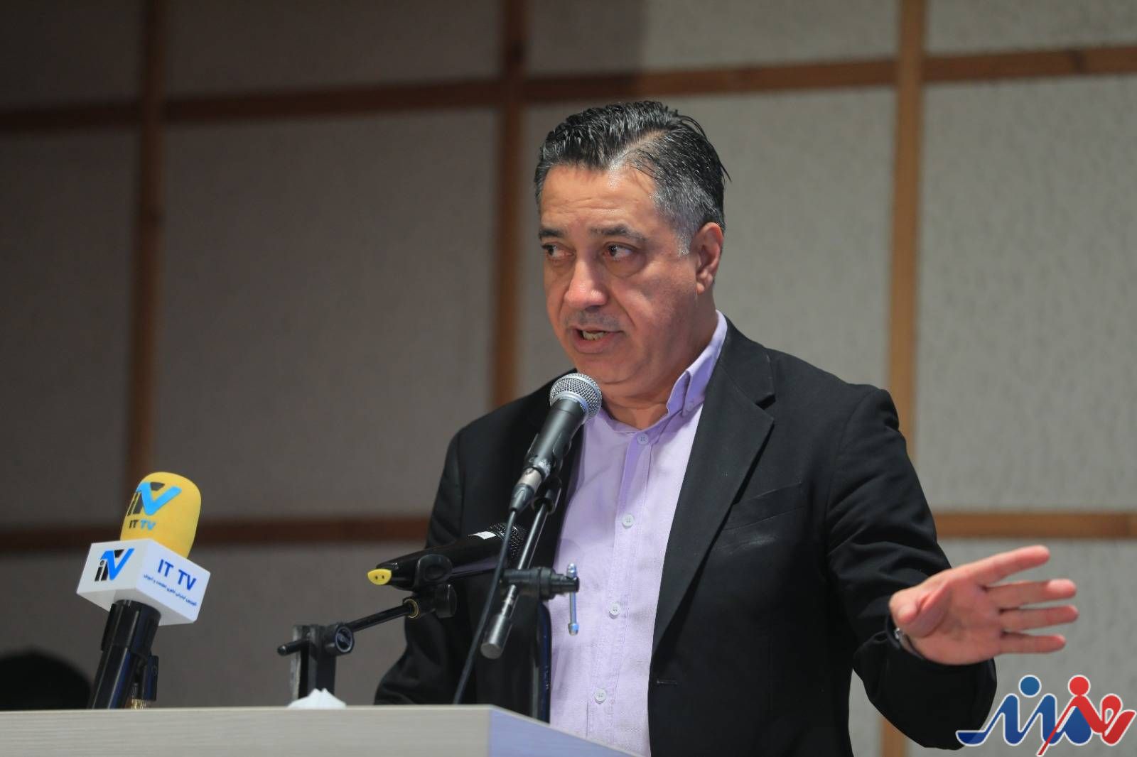 به گزارش هنرمندنیوز: غلامرضا رضائیان مدیر توانمندسازی رویداد گفت: در عصری که هوش مصنوعی و دیجیتال‌سازی، شتابان به سوی تحول صنایع مختلف در حرکت است، مسکن و شهرسازی نیز از این قاعده مستثنی نیست. این نمایشگاه با تمرکز بر دو محور کلیدی «هوشمندسازی شهر‌ها» و «صنعتی‌سازی مبتنی بر فناوری‌های پیشرفته» و همچنین بحران‌های شهری خصوصا ناترازی انرژی قصد دارد تا ضمن معرفی راهکارهای نوآورانه، بستری برای هم‌افزایی میان بازیگران اصلی این حوزه فراهم نماید.