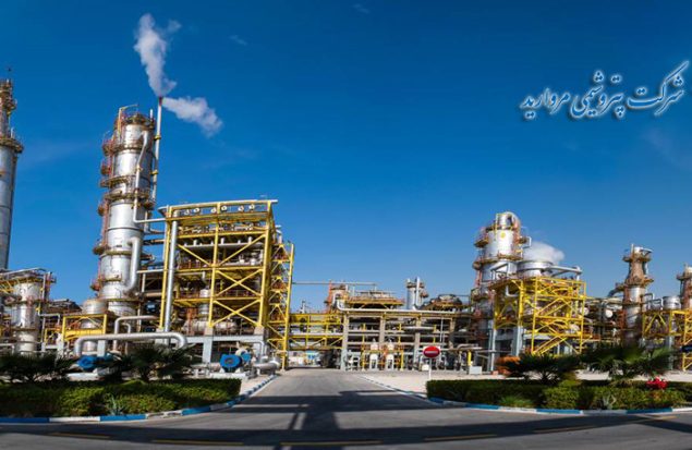 به گزارش هنرمندنیوز به نقل از روابط عمومی و امور فرهنگی پتروشیمی مروارید؛ درآمدهای عملیاتی شرکت با رشد ۳۱ درصدی از ۸۴,۷۰۰ میلیارد ریال در شش ماه سال گذشته به ۱۱۱,۴۶۰ میلیارد ریال در نیمه نخست سال جاری رسیده است. این افزایش، بیانگر پایداری تولید و مدیریت موفق در بازار فروش است.